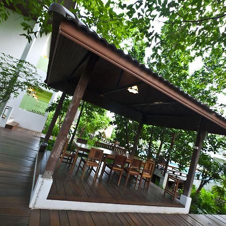 Tree House Hotel Sisaket Exterior photo
