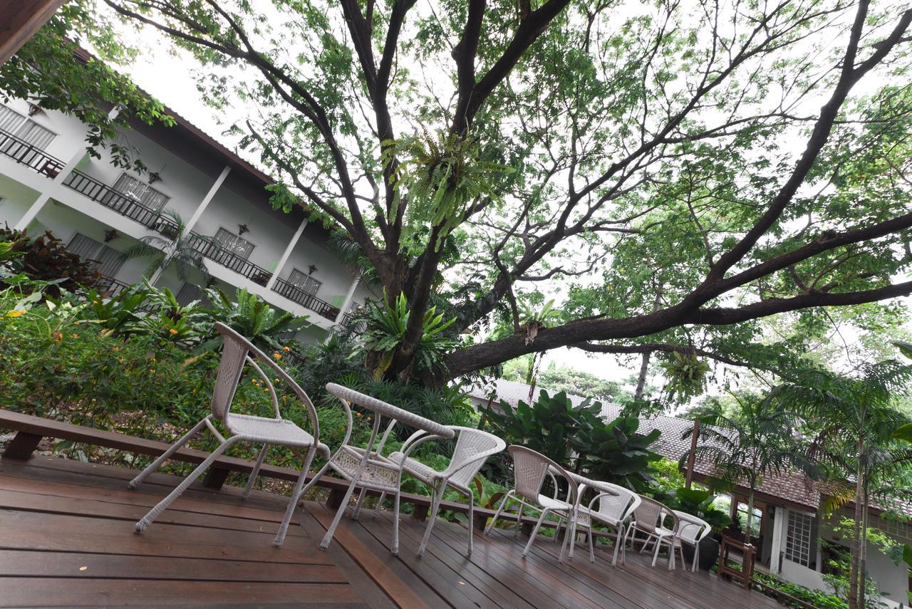 Tree House Hotel Sisaket Exterior photo